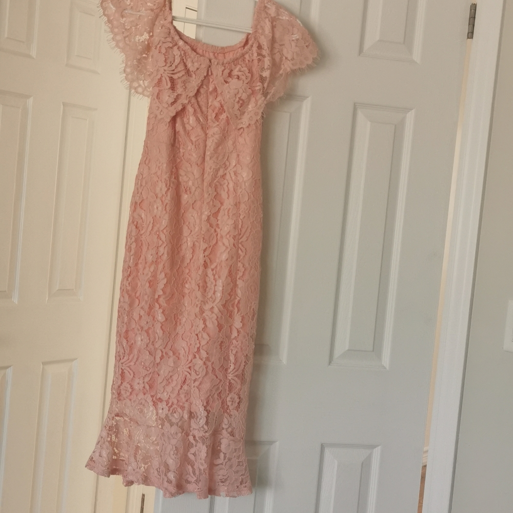 Beautiful Lipsy London Lace Dress - Picture 2 of 3